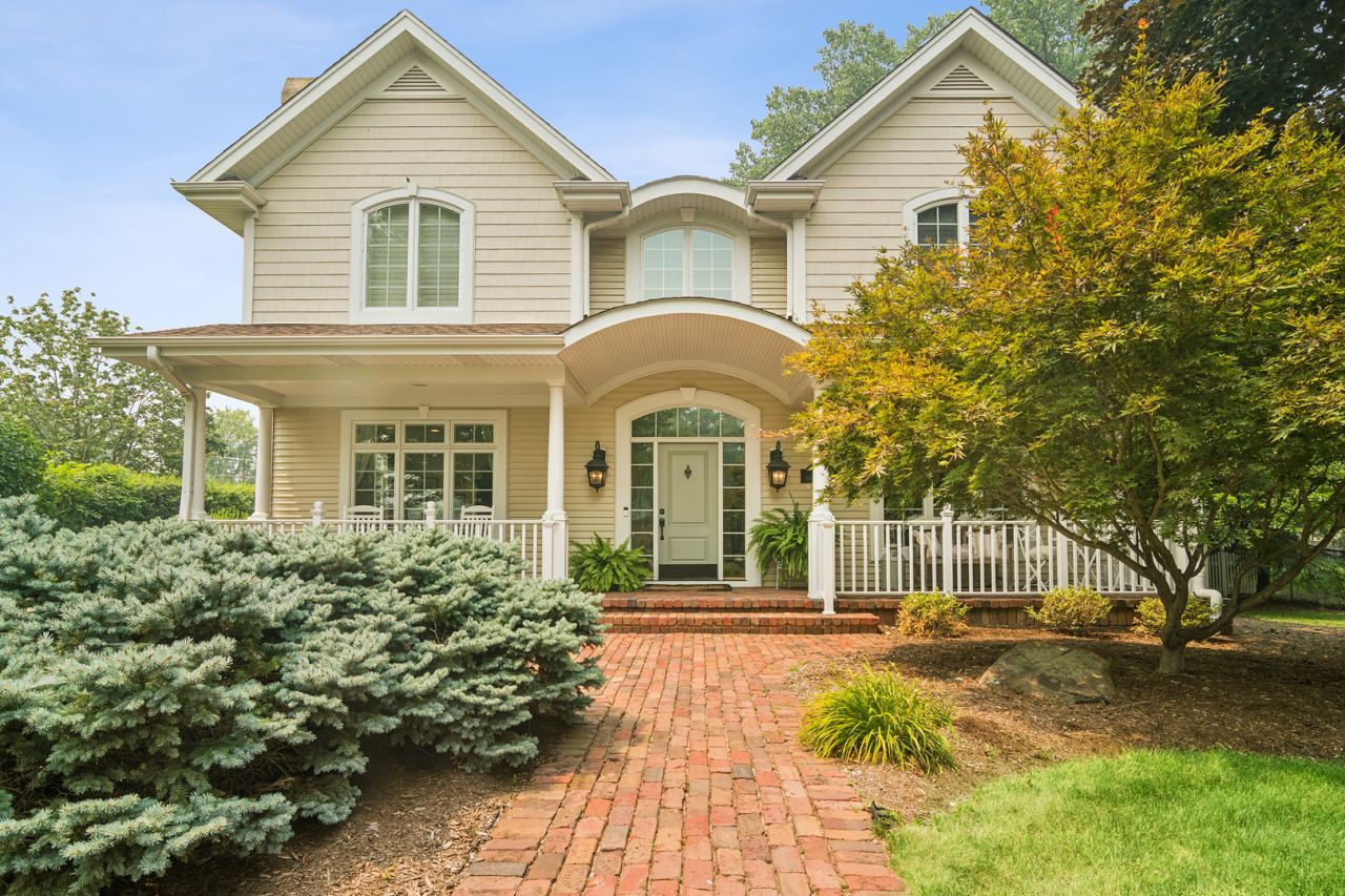 1600 N Vail Avenue, Arlington Heights, IL 60004