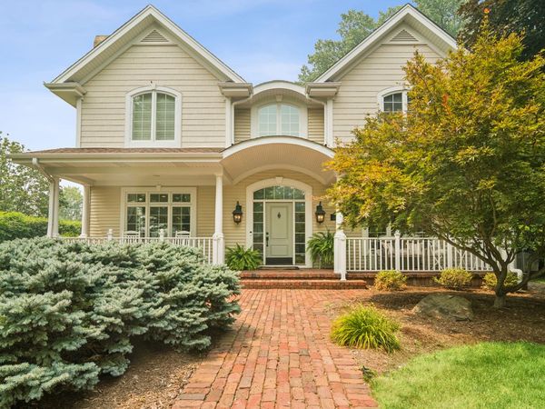1600 N Vail Avenue, Arlington Heights, IL 60004