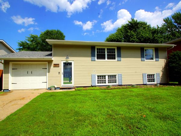 1203 CALVIN Street , Davenport, IA 52804