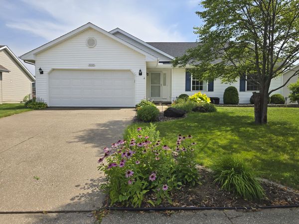 2223 E 57th Street , Davenport, IA 52807