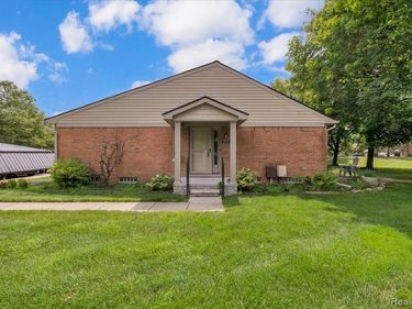 3711 Old Creek Road , Troy, MI 48084