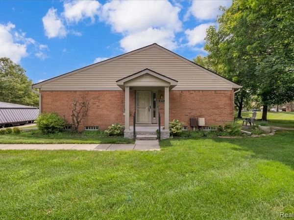 3711 Old Creek Road, Troy, MI 48084