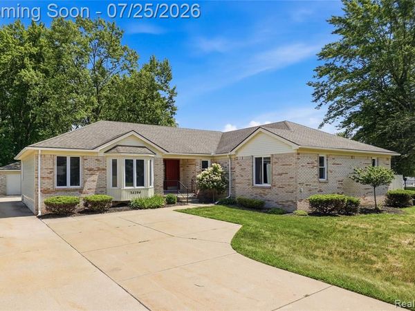 34294 Maple Lane Drive, Sterling Heights, MI 48312
