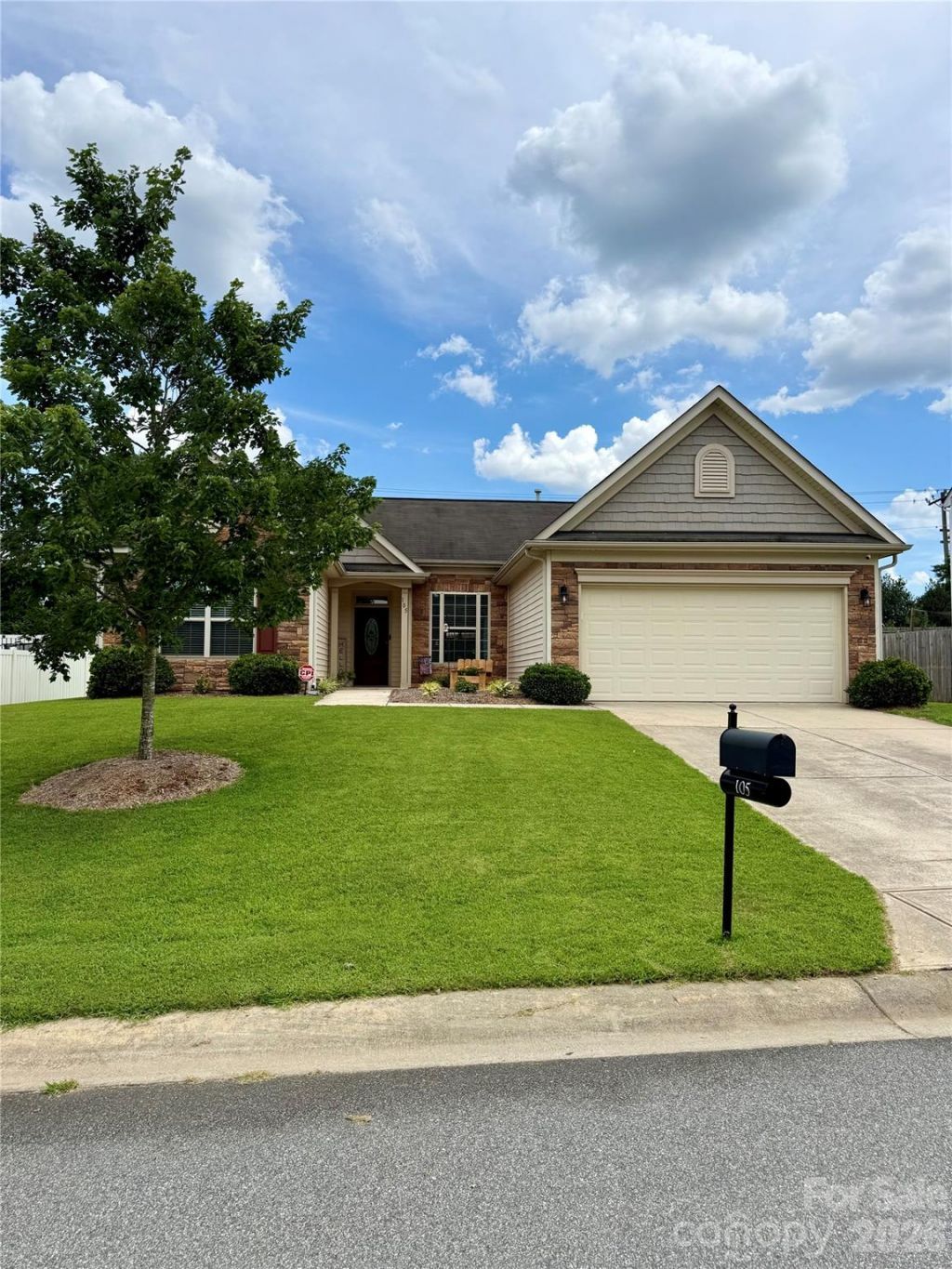 105 Kingston Drive , Mount Holly, NC 28120 Main Photo