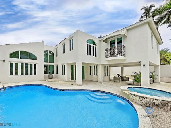 60 URB. MONTEHIEDRA CALLE FALCON, San Juan, PR 00926