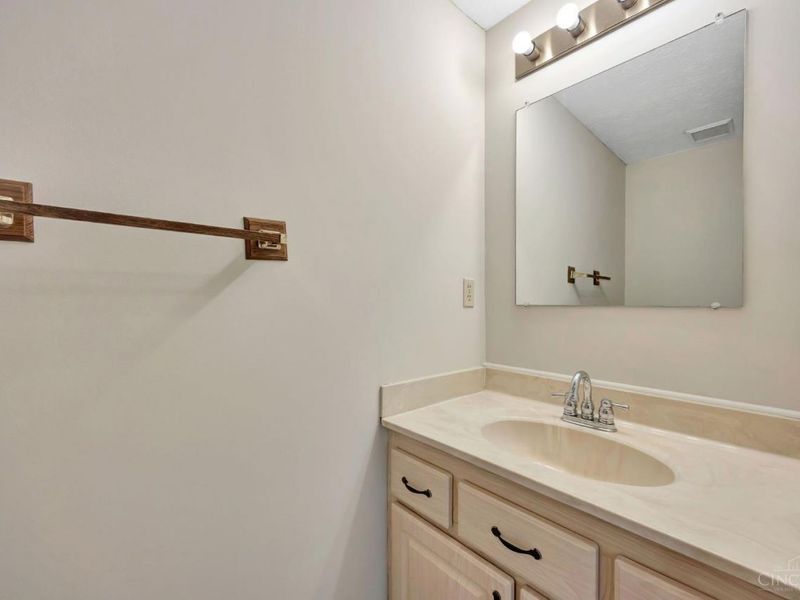 10917 Barrington Court, Sycamore Township, OH 45242 Photo 6
