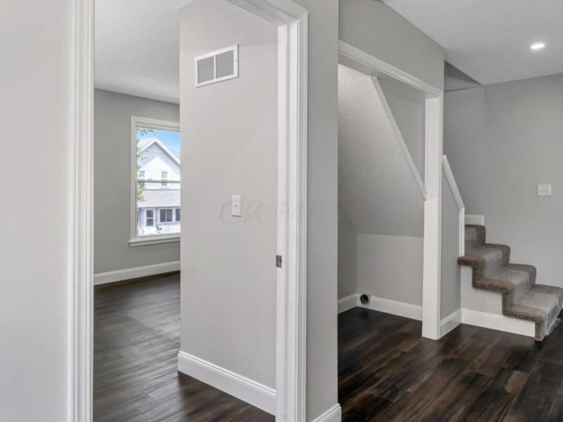 374 S Harris Avenue , Columbus, OH 43204 Photo 6
