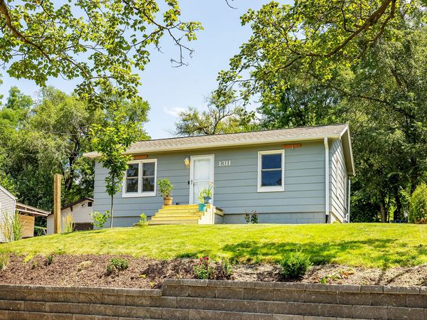 1311 E 33rd Court , Des Moines, IA 50317