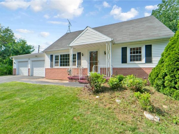 32 Ridgelea Court , Rochester, NY 14615