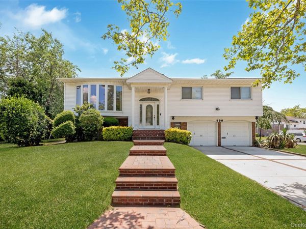 900 Flanders Drive , Valley Stream, NY 11581