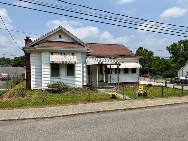 109 Harvey St., FAYETTEVILLE, WV 25840