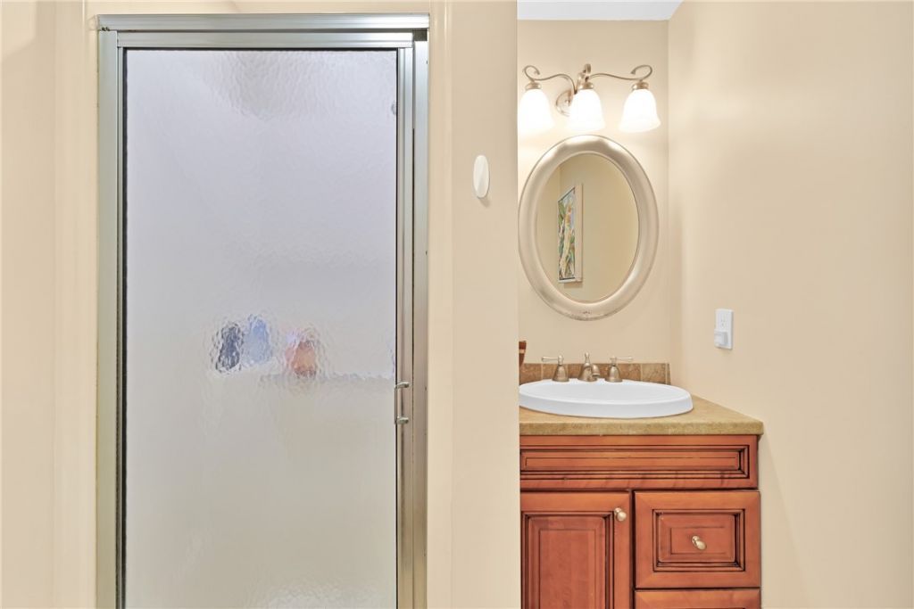 107 Spring Lake Court, Unit 206, Vero Beach, FL 32962 Photo