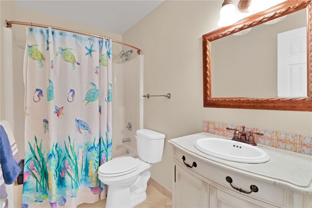 107 Spring Lake Court, Unit 206, Vero Beach, FL 32962 Photo