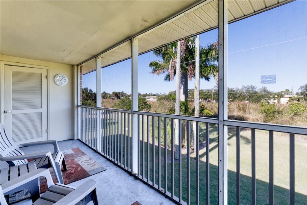 107 Spring Lake Court, Unit 206, Vero Beach, FL 32962 Photo