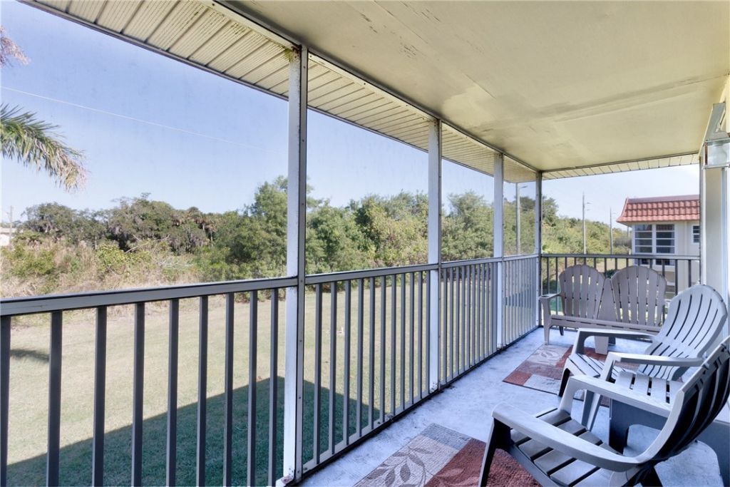 107 Spring Lake Court, Unit 206, Vero Beach, FL 32962 Photo