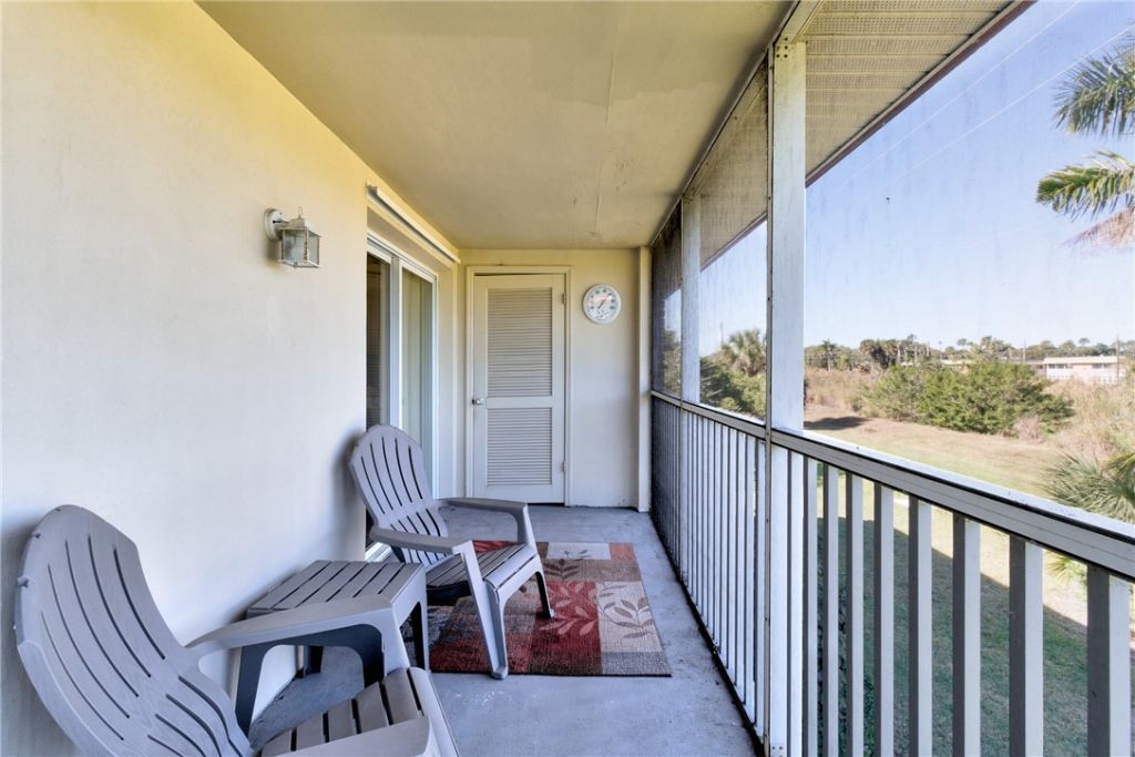 107 Spring Lake Court, Unit 206, Vero Beach, FL 32962 Photo