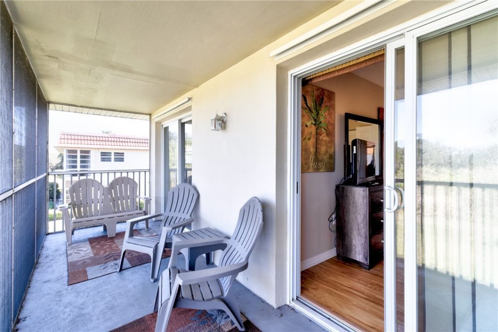 107 Spring Lake Court, Unit 206, Vero Beach, FL 32962 Photo