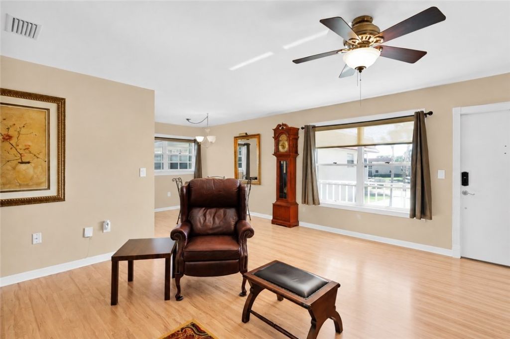 107 Spring Lake Court, Unit 206, Vero Beach, FL 32962 Photo