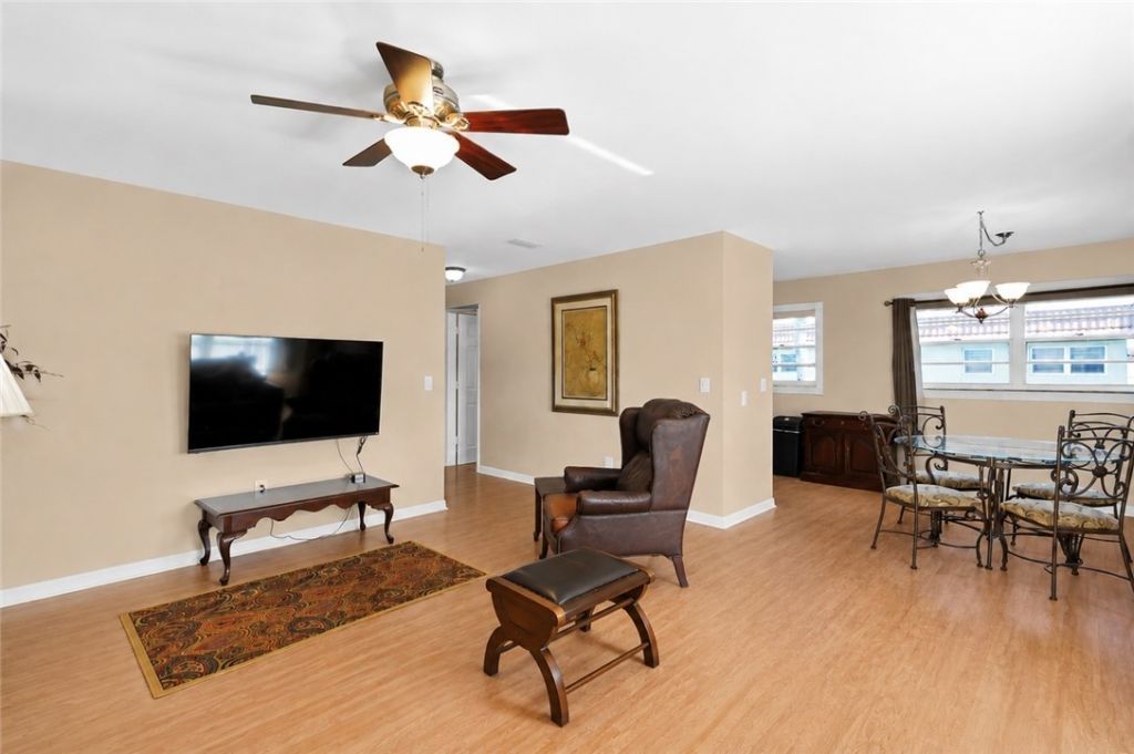 107 Spring Lake Court, Unit 206, Vero Beach, FL 32962 Photo