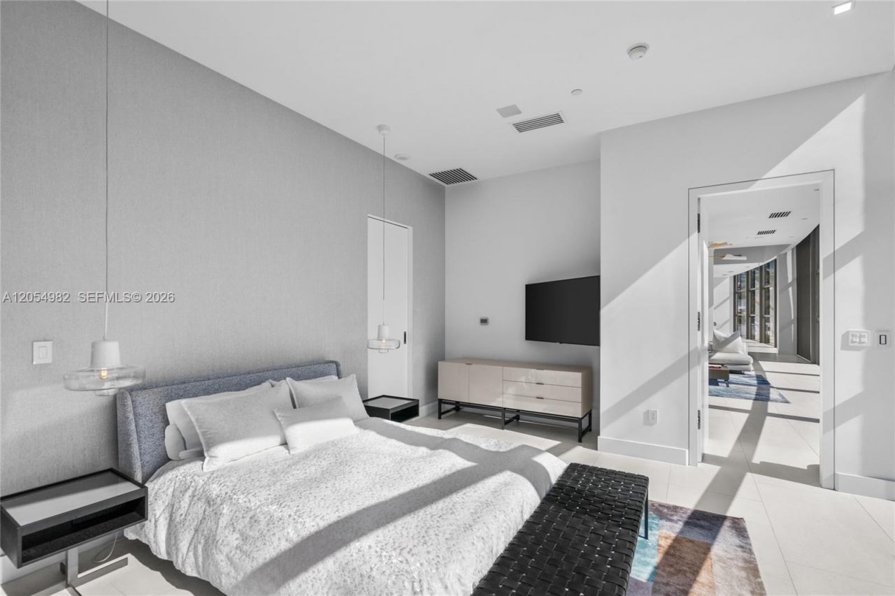 5875 Collins Ave, Unit 401, Miami Beach, FL 33140 Photo