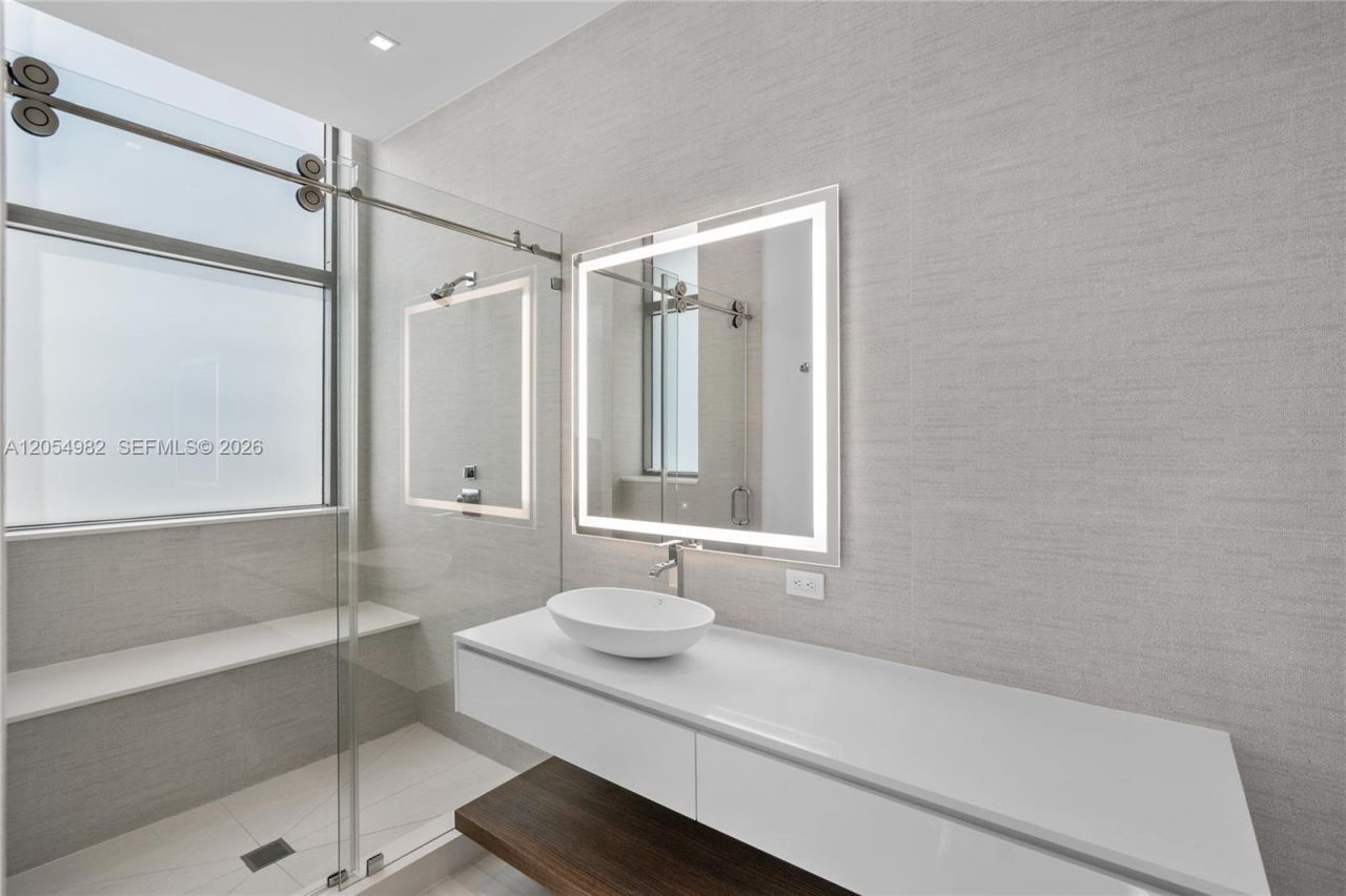 5875 Collins Ave, Unit 401, Miami Beach, FL 33140 Photo