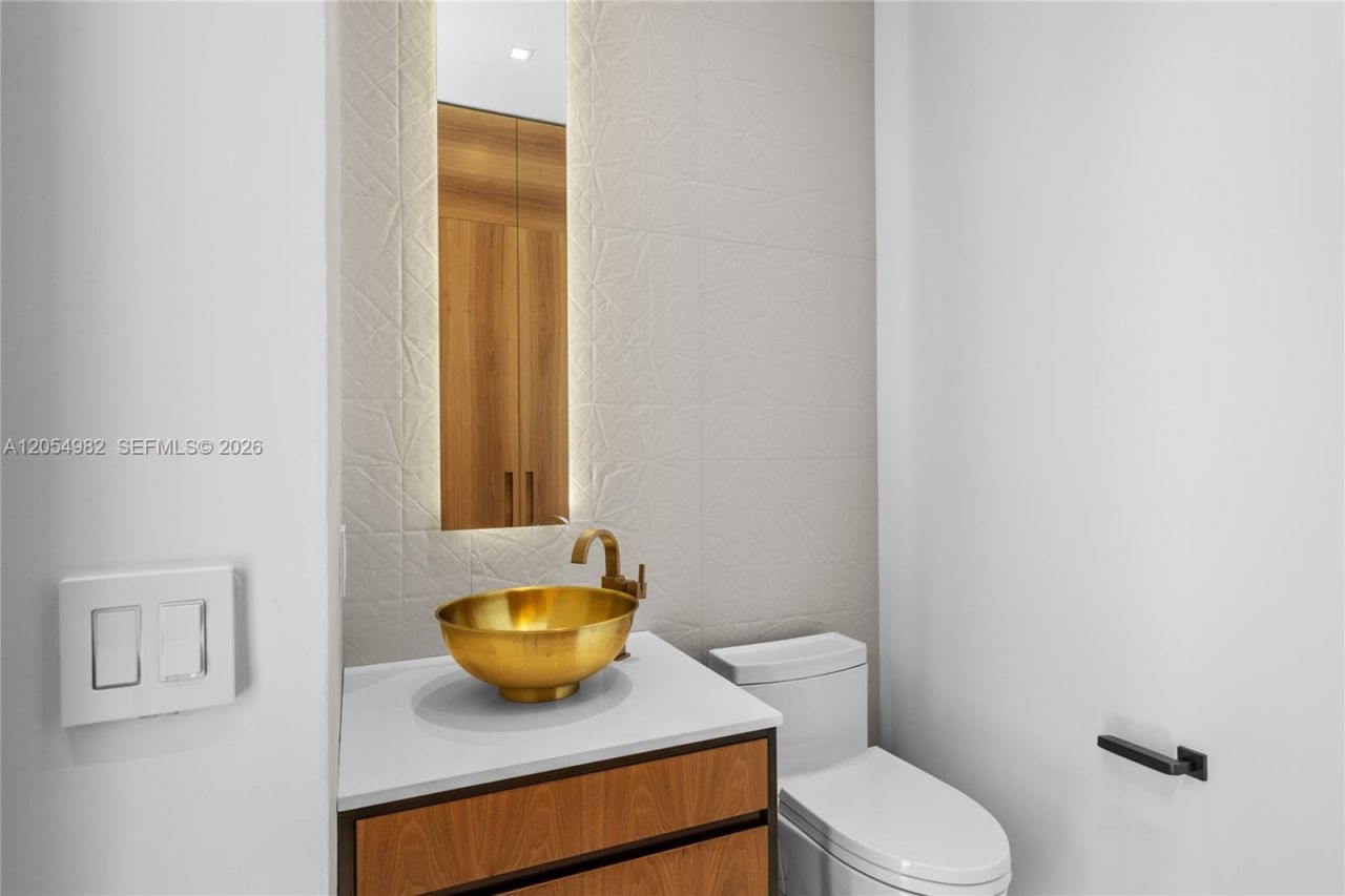 5875 Collins Ave, Unit 401, Miami Beach, FL 33140 Photo