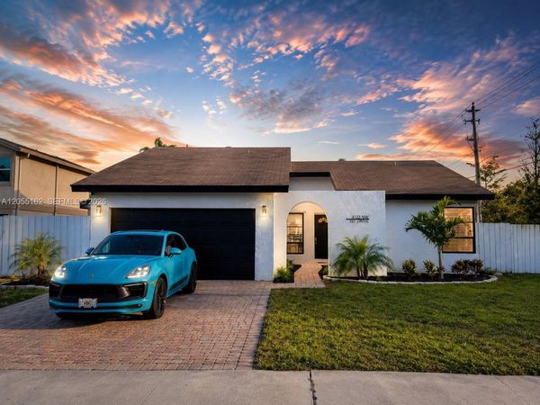 4138 NW 1st Dr , Deerfield Beach, FL 33442