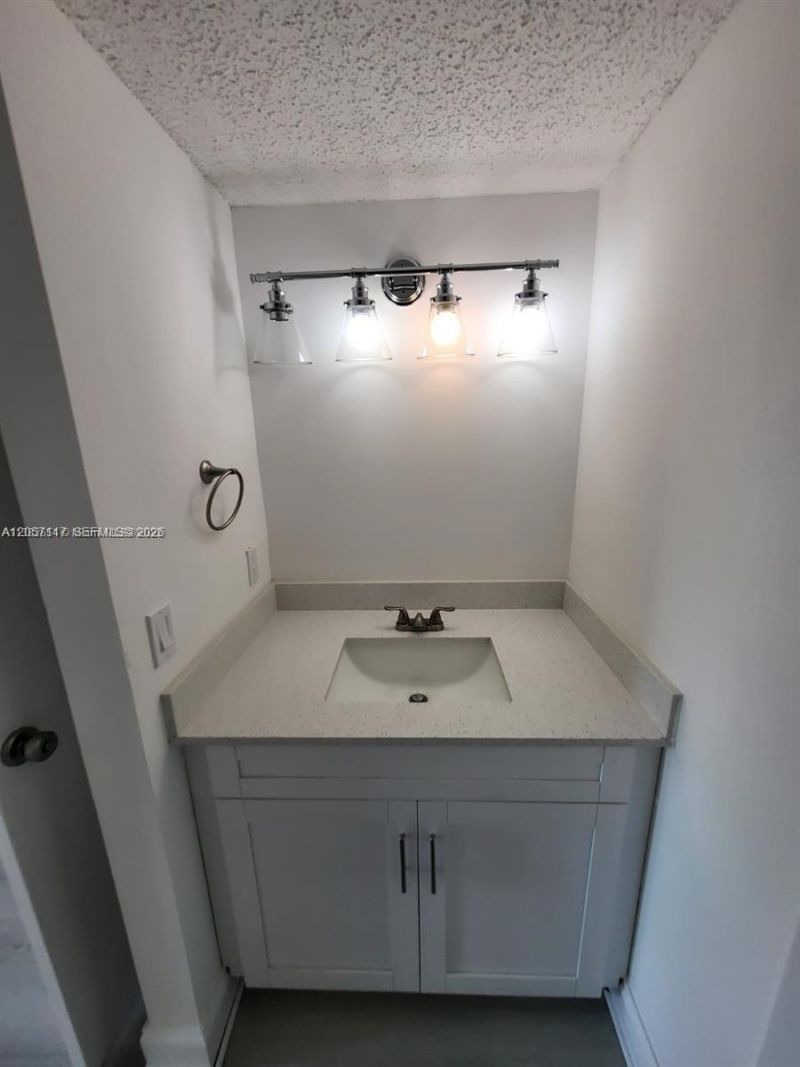 8670 SW 212th St, Unit 306, Cutler Bay, FL 33189 Photo