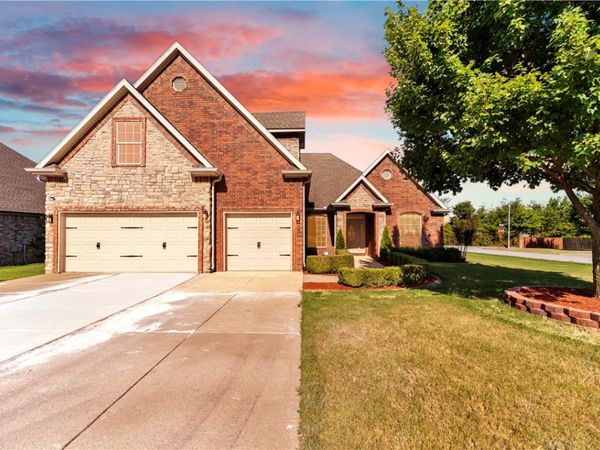 5785 Garnet Drive, Springdale, AR 72764