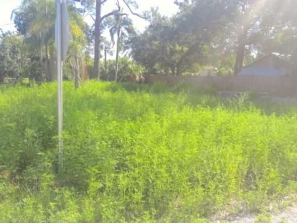 1941 Pacific AVE , NORTH FORT MYERS, FL 33903