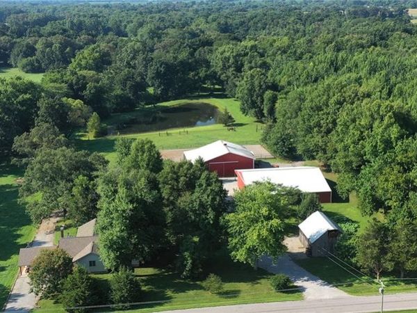 23036 Carlyle Road, Thompsonville, IL 62890