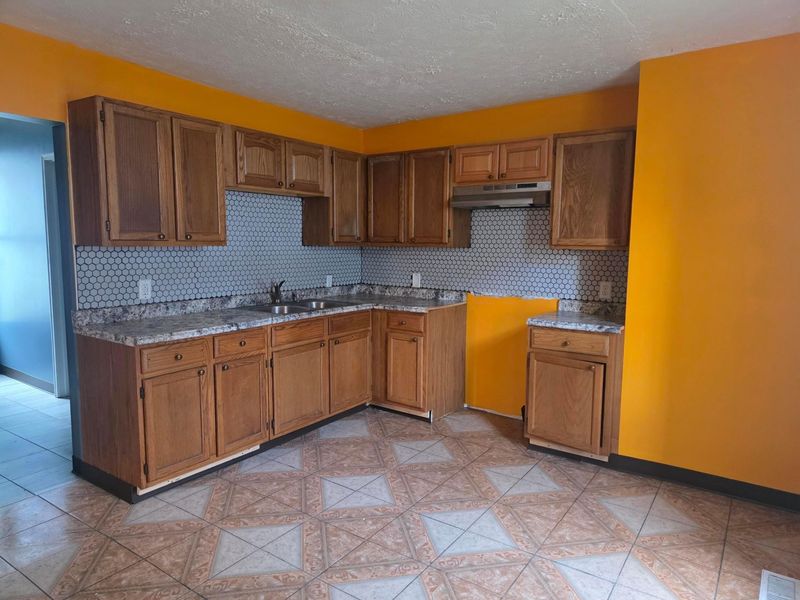 315 S Shaffer Street , Springfield, OH 45506 Photo 2