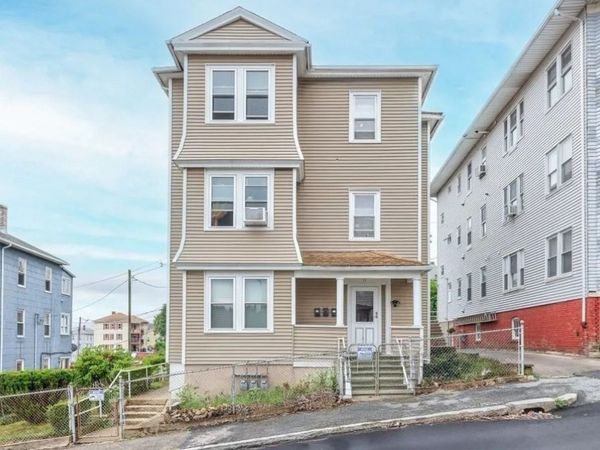 11 Shamrock St, Worcester, MA 01605