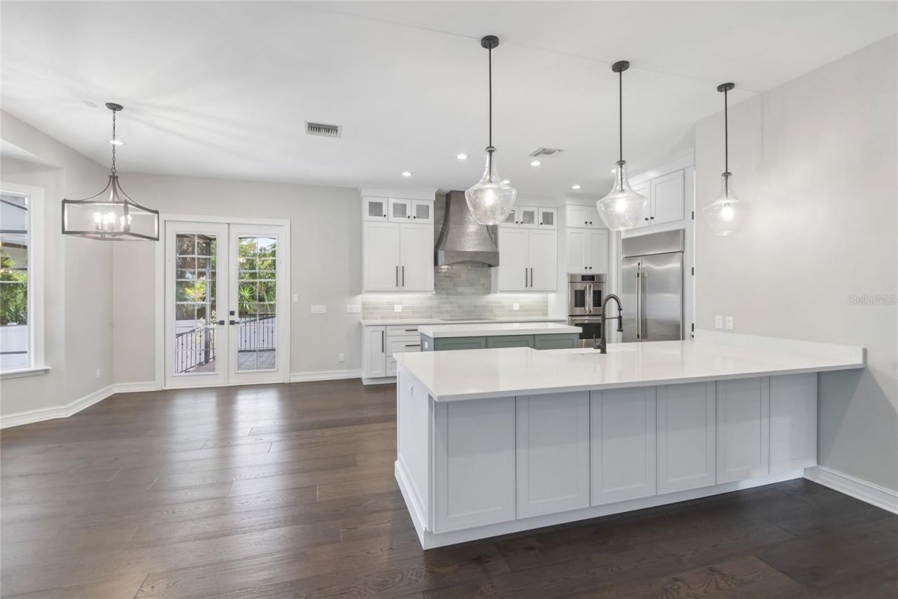 5105 W Neptune Way, Tampa, FL 33609 Photo
