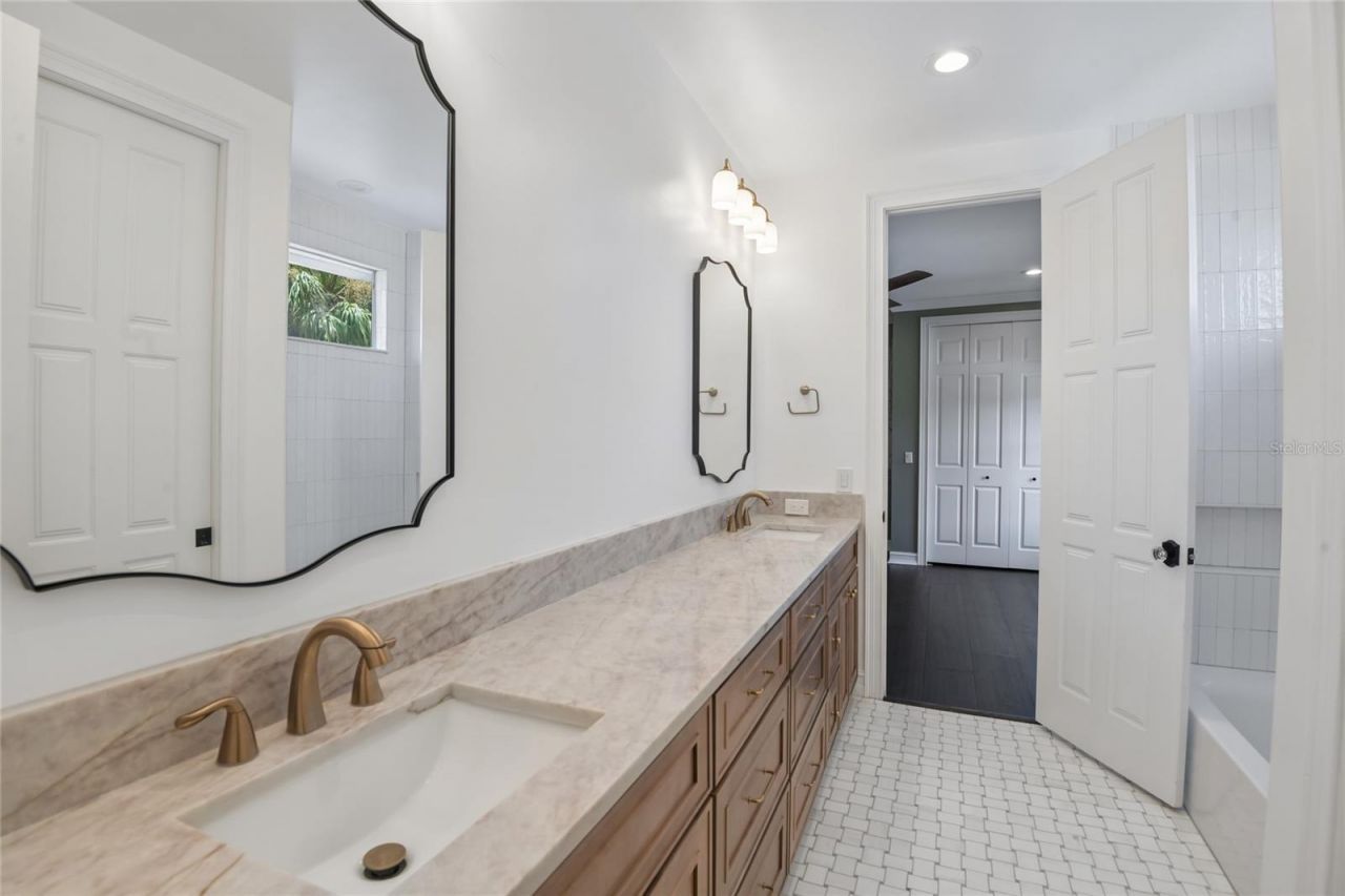 5105 W Neptune Way, Tampa, FL 33609 Photo