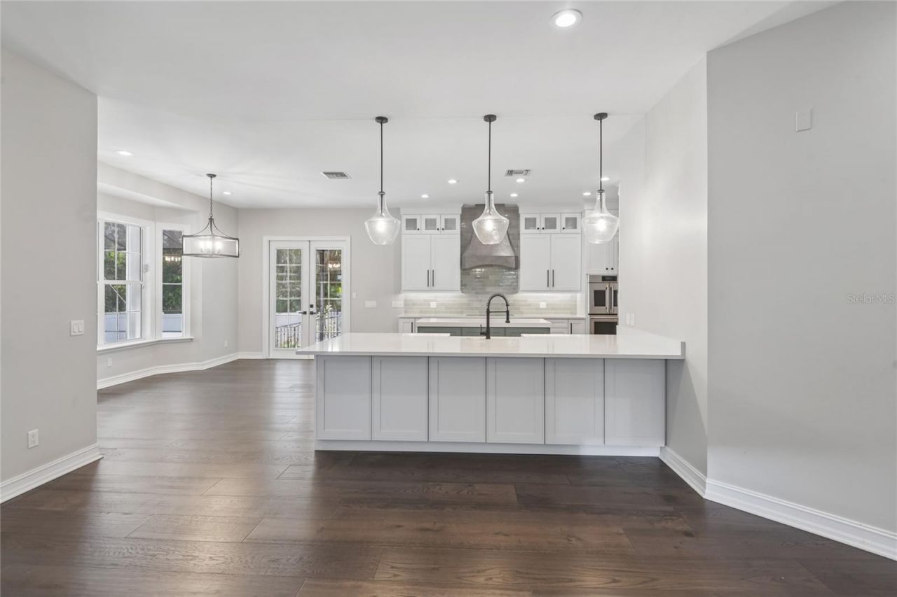 5105 W Neptune Way, Tampa, FL 33609 Photo