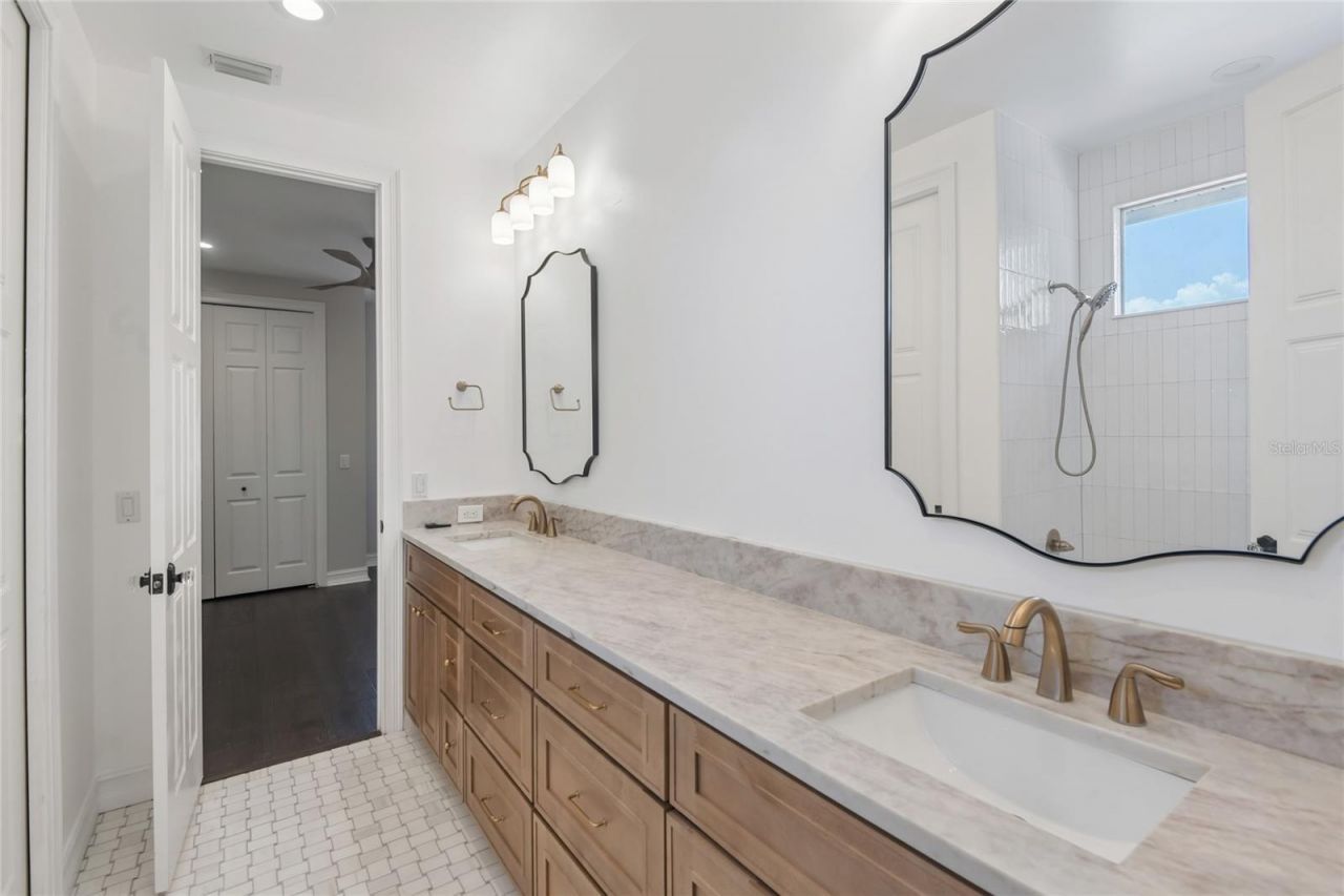 5105 W Neptune Way, Tampa, FL 33609 Photo