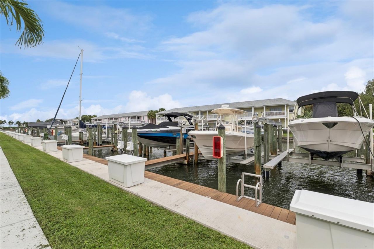 4779 Coquina Key Drive Se, Saint Petersburg, FL 33705 Photo