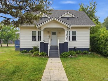 32127 Utica Road, Fraser, MI 48026