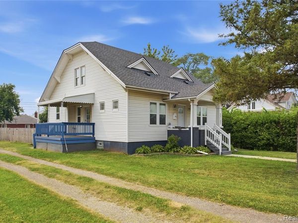 32127 Utica Road, Fraser, MI 48026