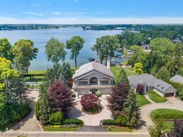 2980 Middlebelt Road , West Bloomfield Twp, MI 48323