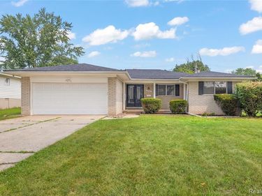 29540 Sharon Lane , Southfield, MI 48076
