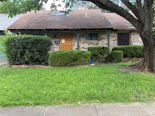 1605 Acosta Street , Grand Prairie, TX 75051