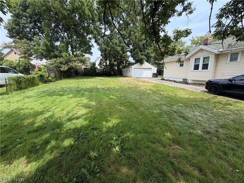 829 Indian Trail , Akron, OH 44314 Photo 8