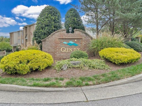 4865 Glen Ivy LN SW, Unit 209, Roanoke, VA 24018