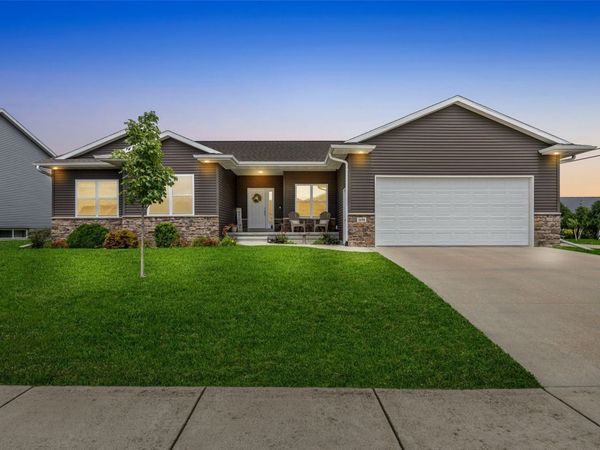 1698 Bridge Creek Ct, Marion, IA 52302