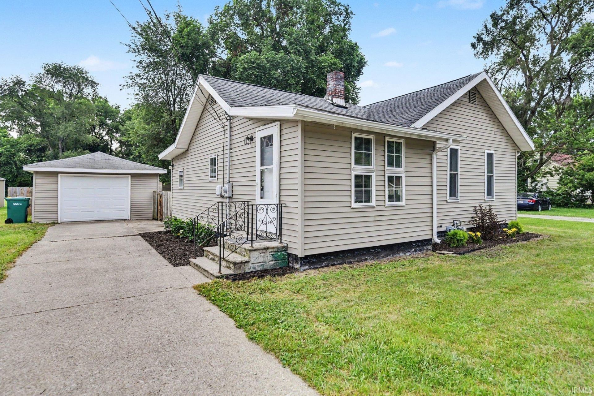 1810 Maplehurst Avenue, Mishawaka, IN 46545 Main Photo
