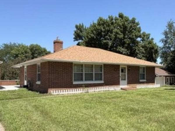 830 6th Street , Windom, MN 56101