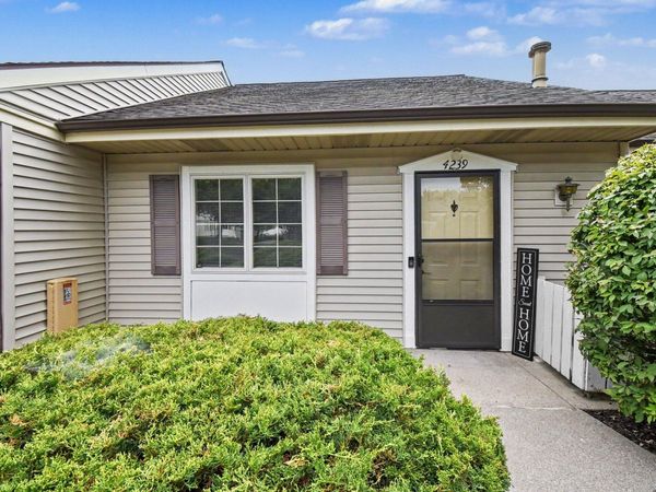 4239 Eastcastle Court SE, Grand Rapids, MI 49508