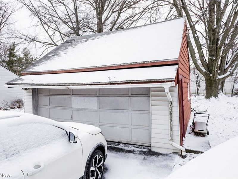 355 E 257th Street , Euclid, OH 44132 Photo 4